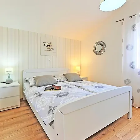 Casa Tara Three-Bedroom Holiday Home Pula Exterior foto